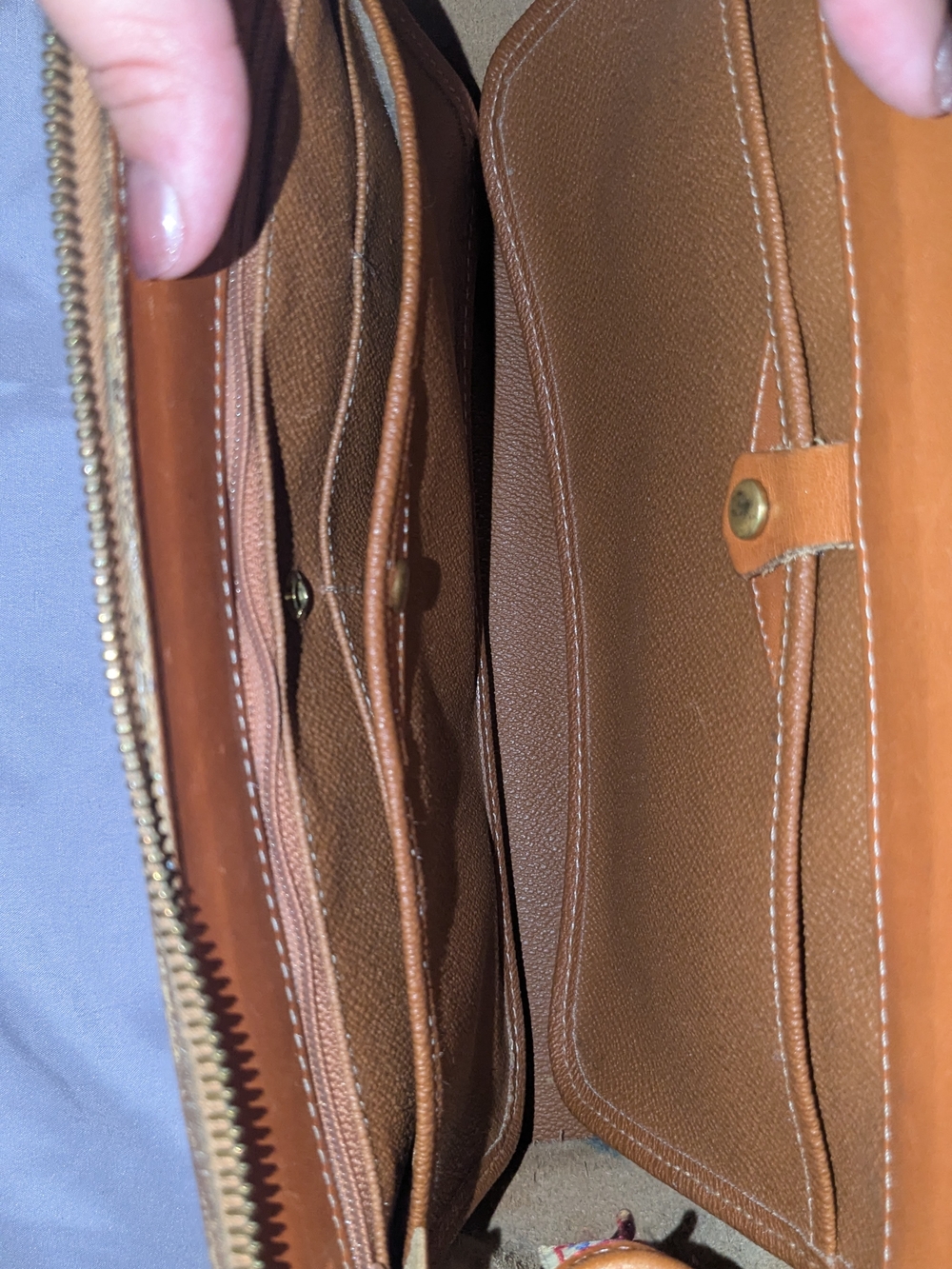 Dooney & Bourke Classic Tan Pebbled Leather Crossbody Bag - Picture 9 of 10